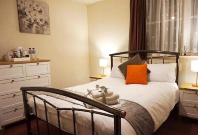 Stratton Cottage Guesthouse บิกเกิลส์เวด ภายนอก รูปภาพ A bedroom at the hotel